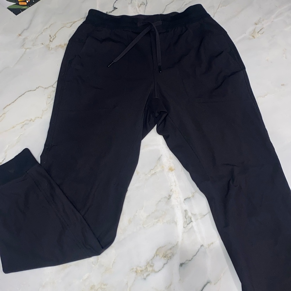 Lululemon men’s black joggers